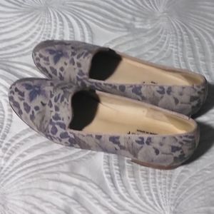 Ladies flats